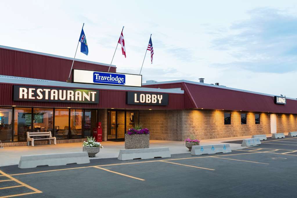 Travelodge Hanna Canada Grey エクステリア 写真