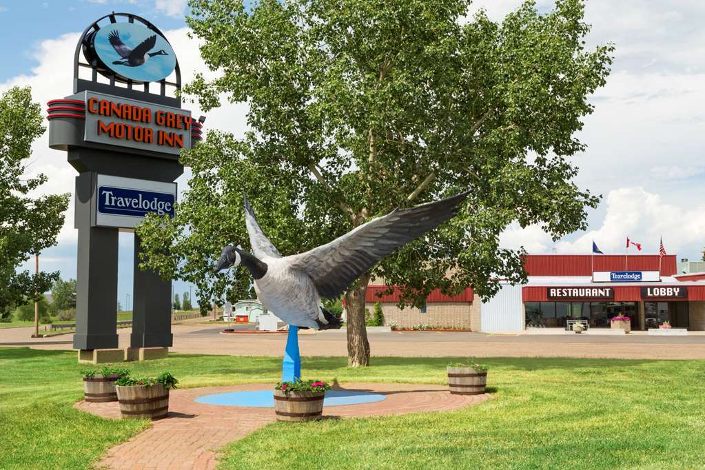 Travelodge Hanna Canada Grey エクステリア 写真