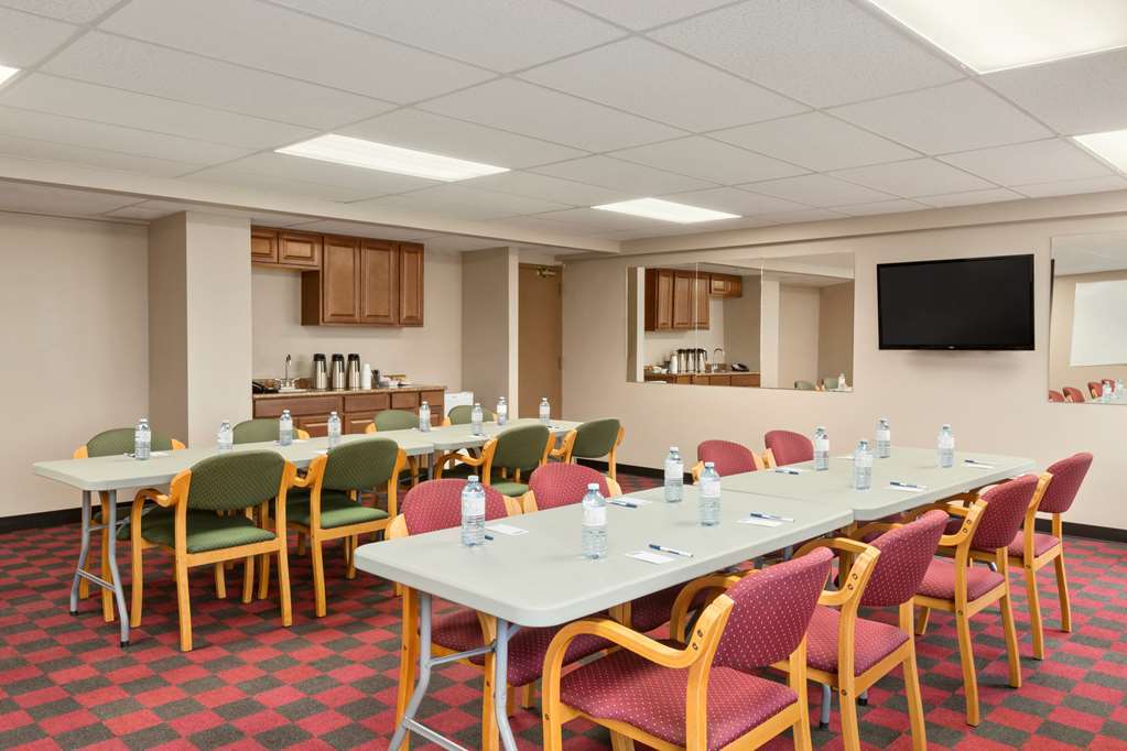 Travelodge Hanna Canada Grey 設備 写真