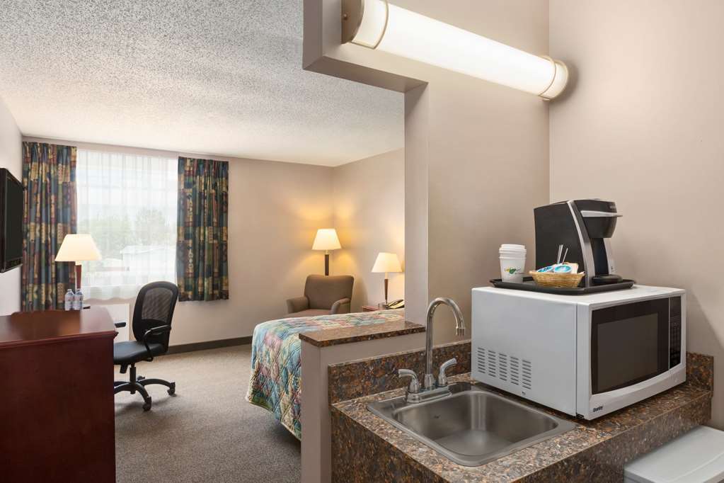 Travelodge Hanna Canada Grey 部屋 写真