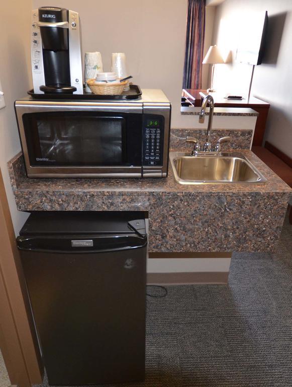 Travelodge Hanna Canada Grey エクステリア 写真